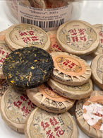 Чорний пресований чай з османтусом "Монета" 200 г. Зображення №3