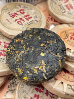 Чорний пресований чай з османтусом "Монета" 200 г. Зображення №4